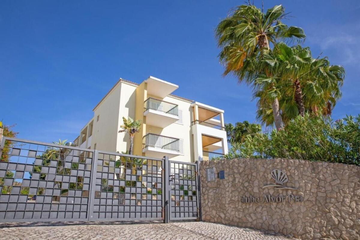 Superb 3-Bedroom Ground Floor Apartment With Communal Pool In The Heart Of Alvor At07 Exterior photo